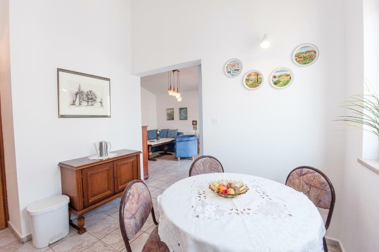 Ferienwohnungen Velijoze โปเรช ภายนอก รูปภาพ